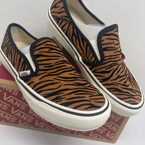 Vans Women’s Slip-On Sf
(Animal Stripes) Black/Marshmallow Sneakers 
VN0A5HYQ9ZY - Picture 8 of 16